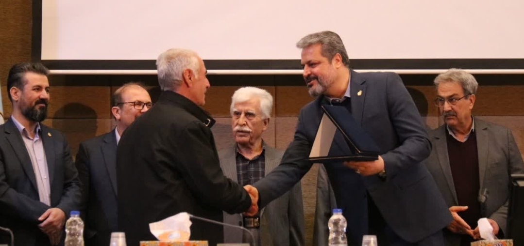 اهدای جوایز قرعه‌کشی بانک سپه در قم/تأکید مدیر شعب بر نقش عدالت‌محور بانکداری اسلامی